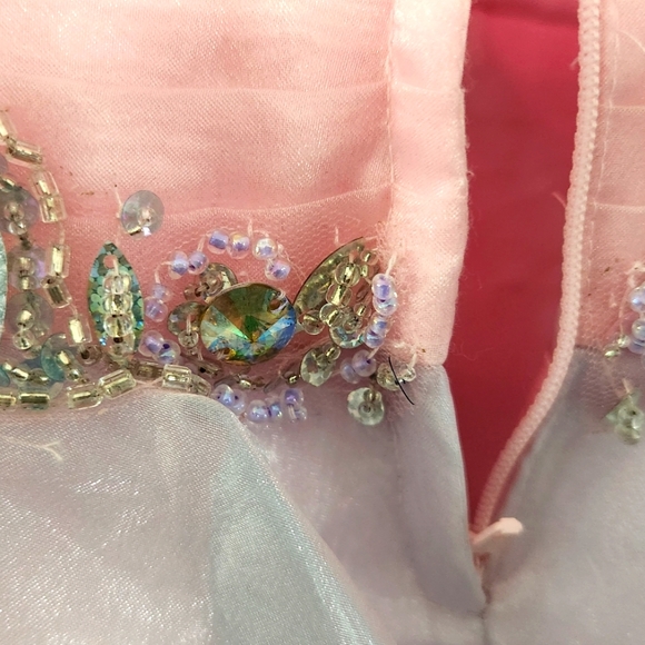 MacDuggal Princess Prom Dress Pink/Purple/Blue Organza Tiers V-neck Jeweled Sz 2 - Picture 10 of 12